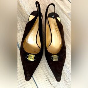 Dark brown Chanel suede low heels